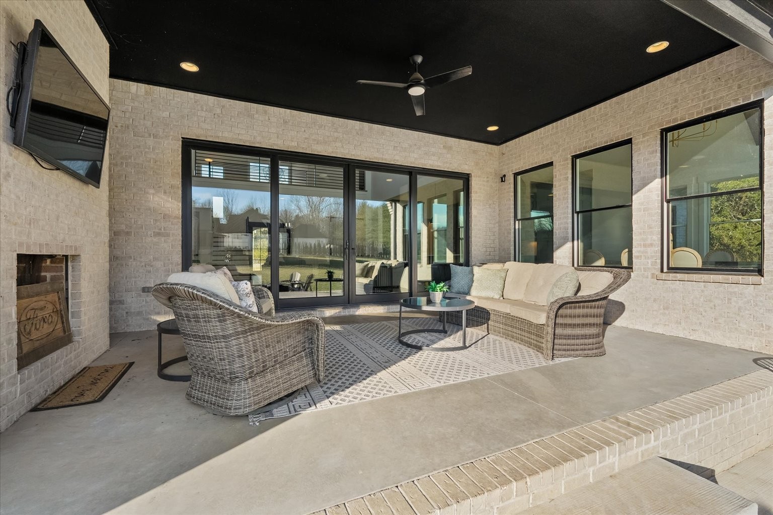 105 Stillwind Ct