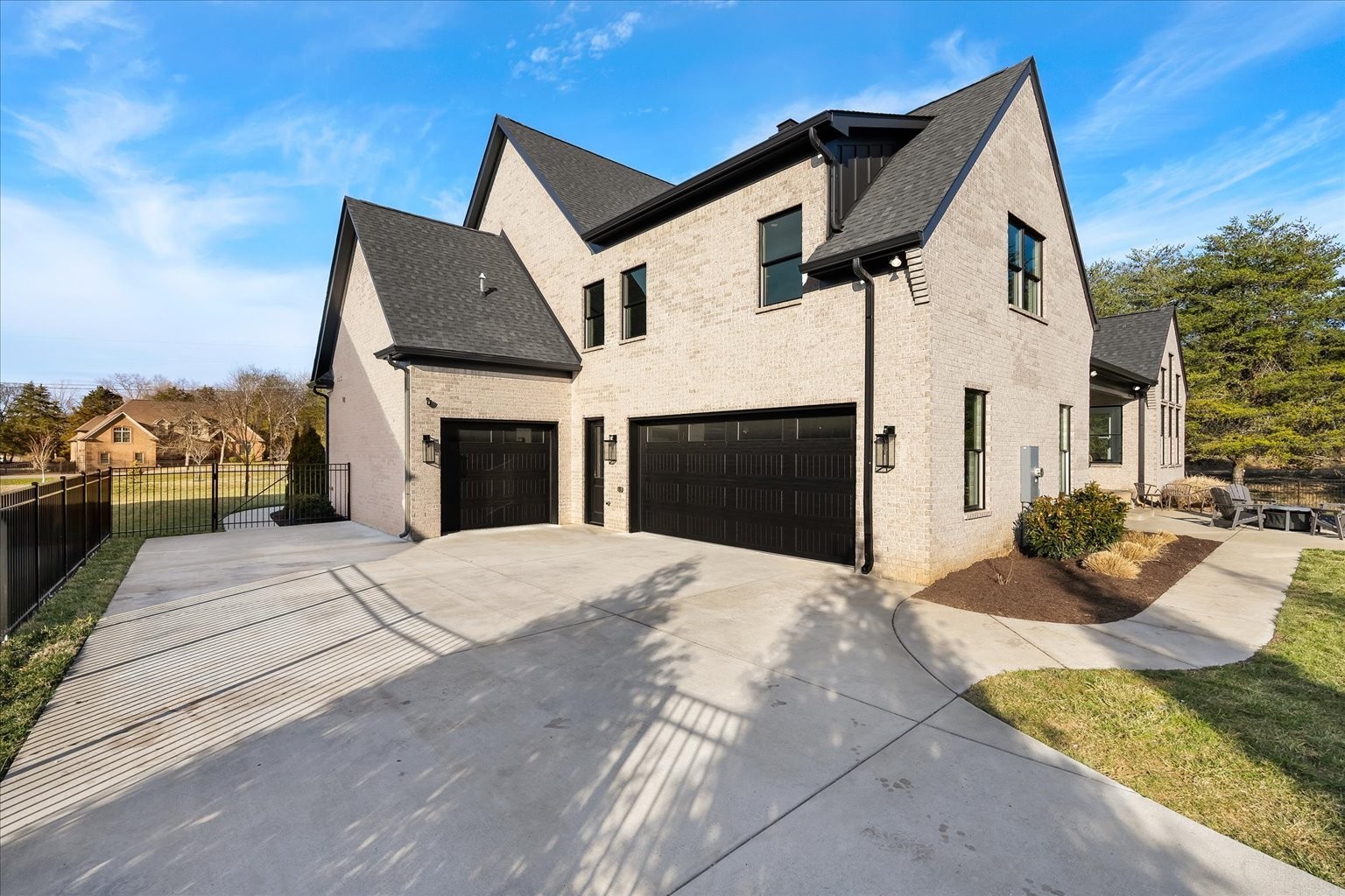 105 Stillwind Ct