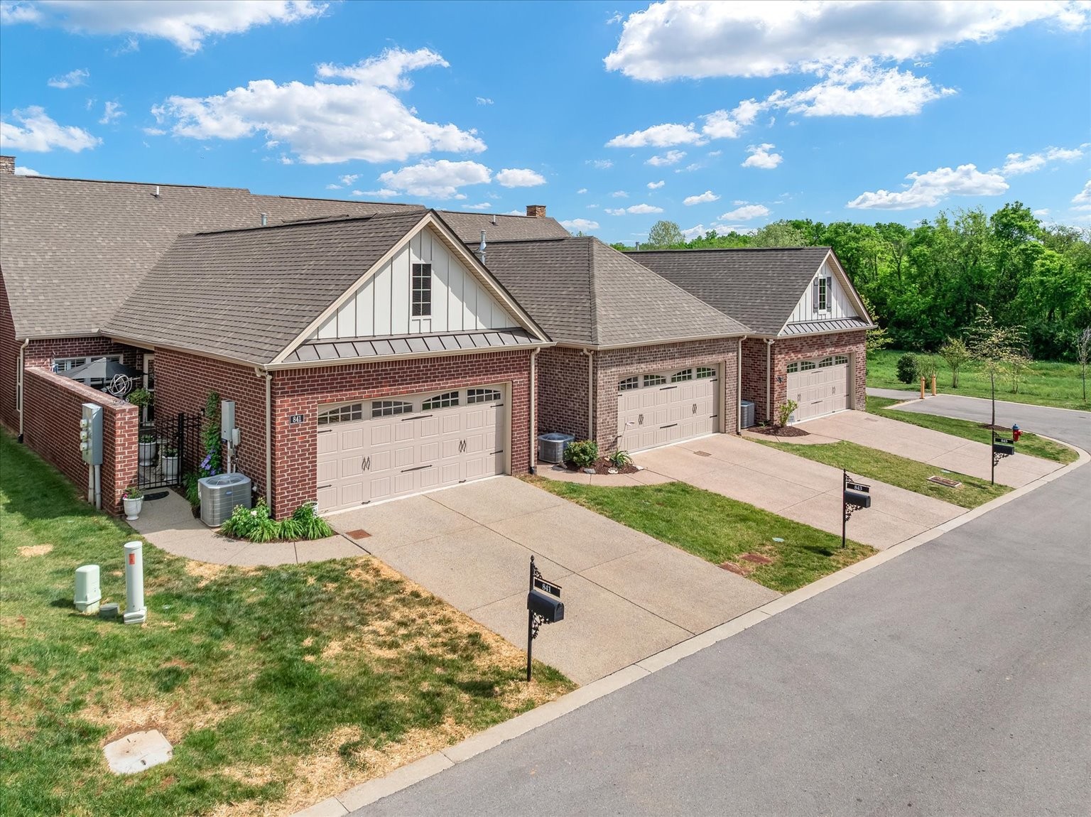 841 Cottage House Ln