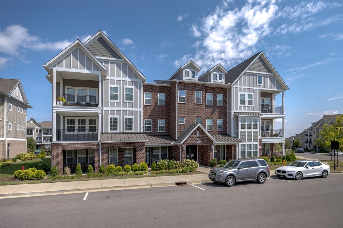2000 Shadow Green Dr Unit: H-203