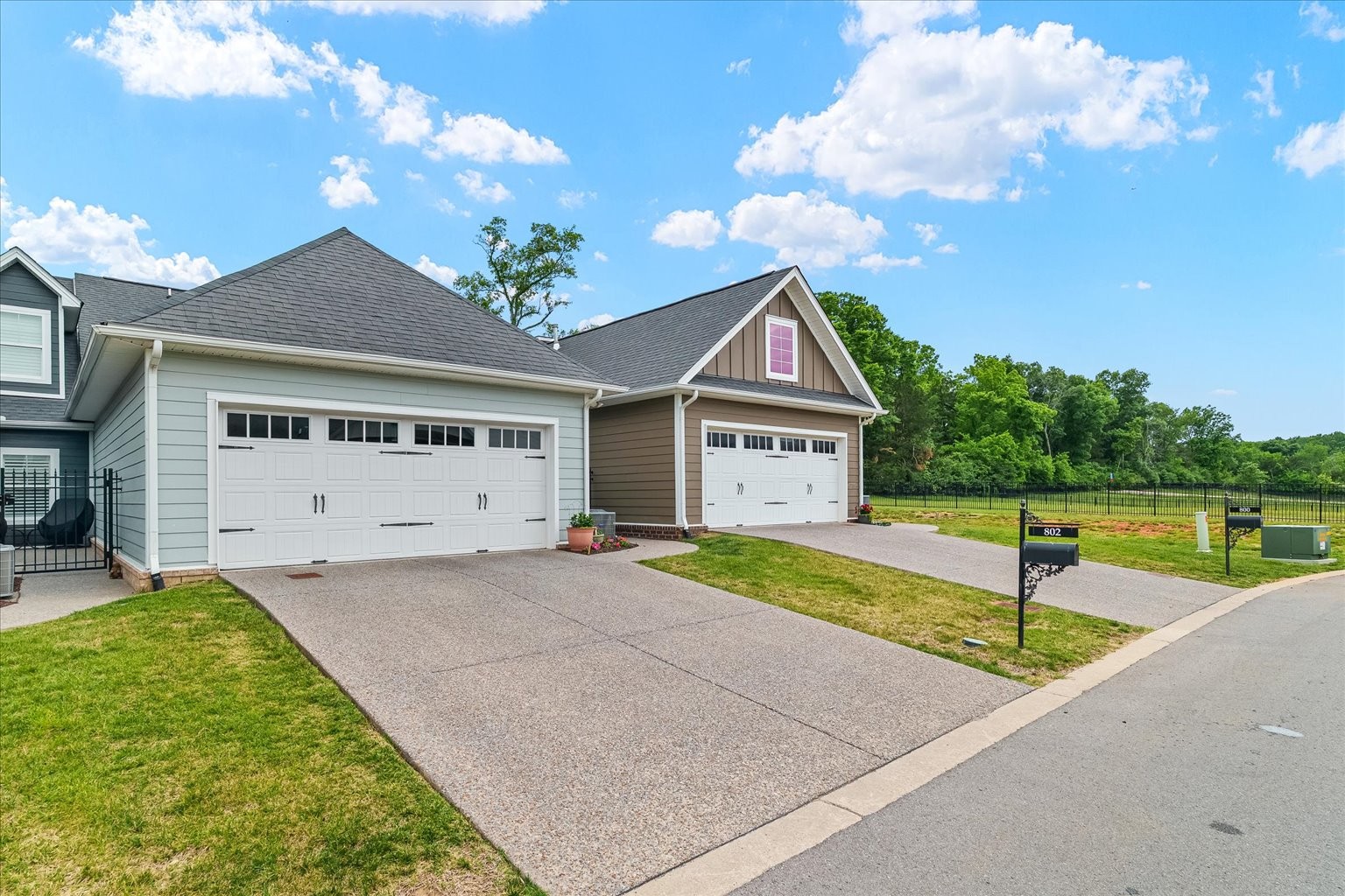 802 Cottage House Ln