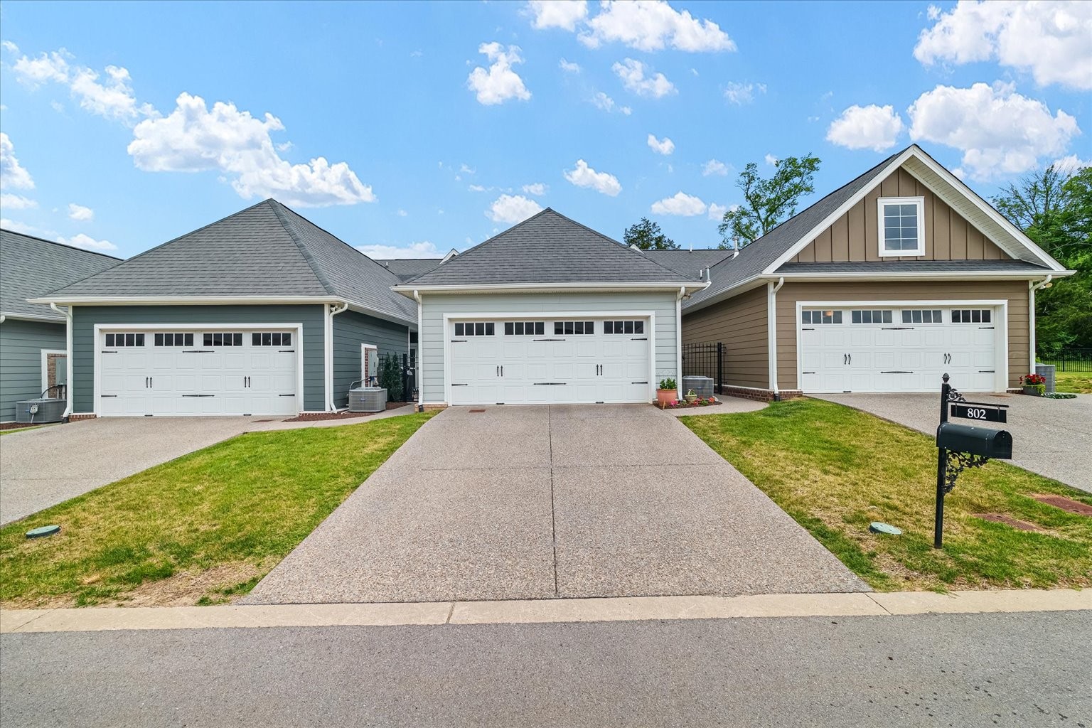 802 Cottage House Ln