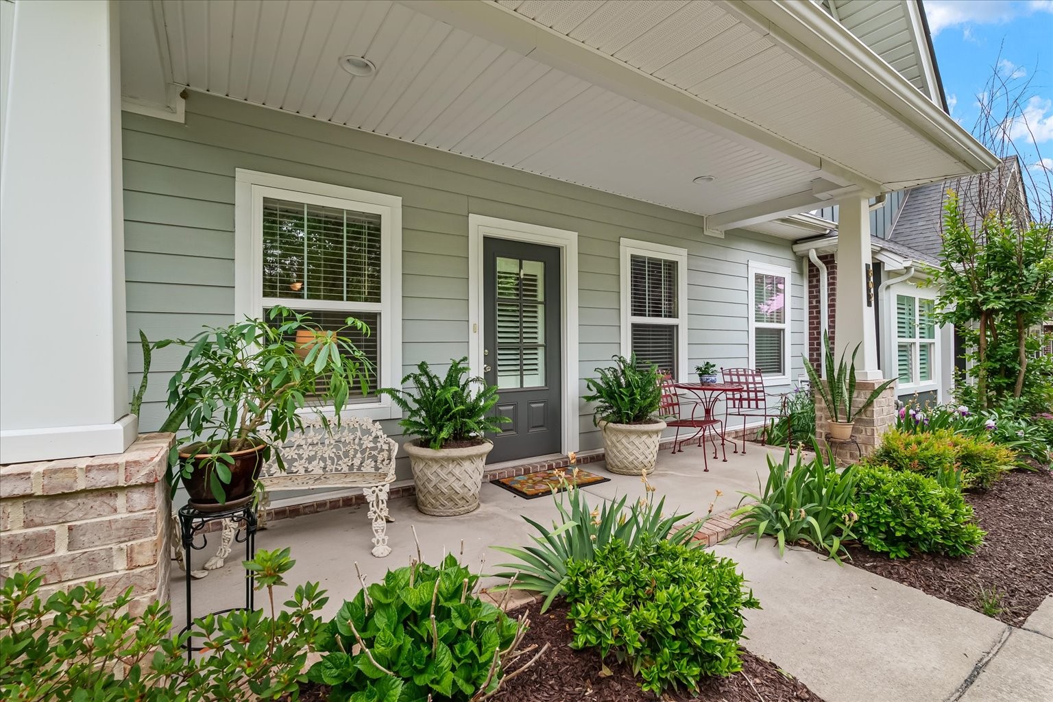 802 Cottage House Ln
