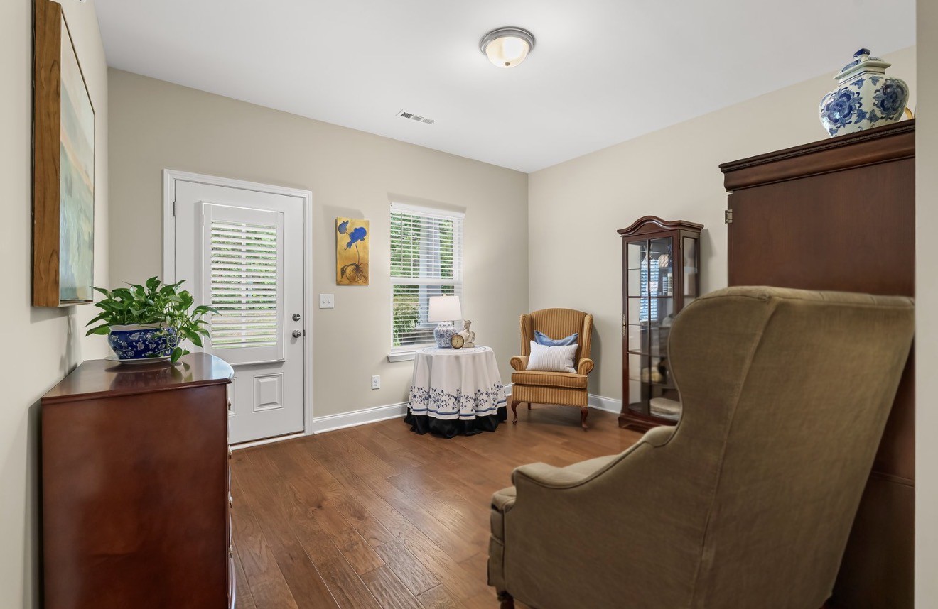 802 Cottage House Ln
