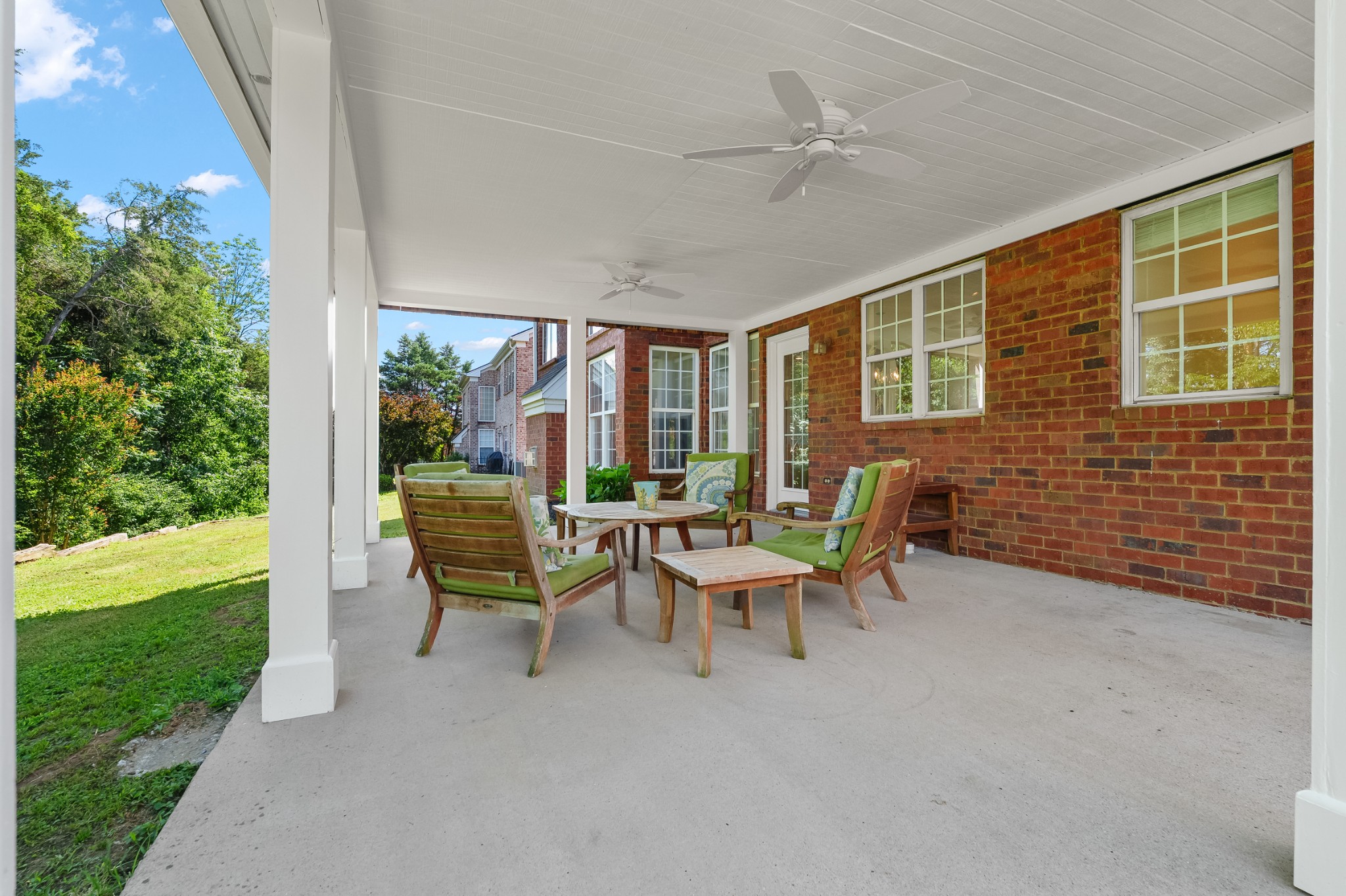 2074 Delaware Dr