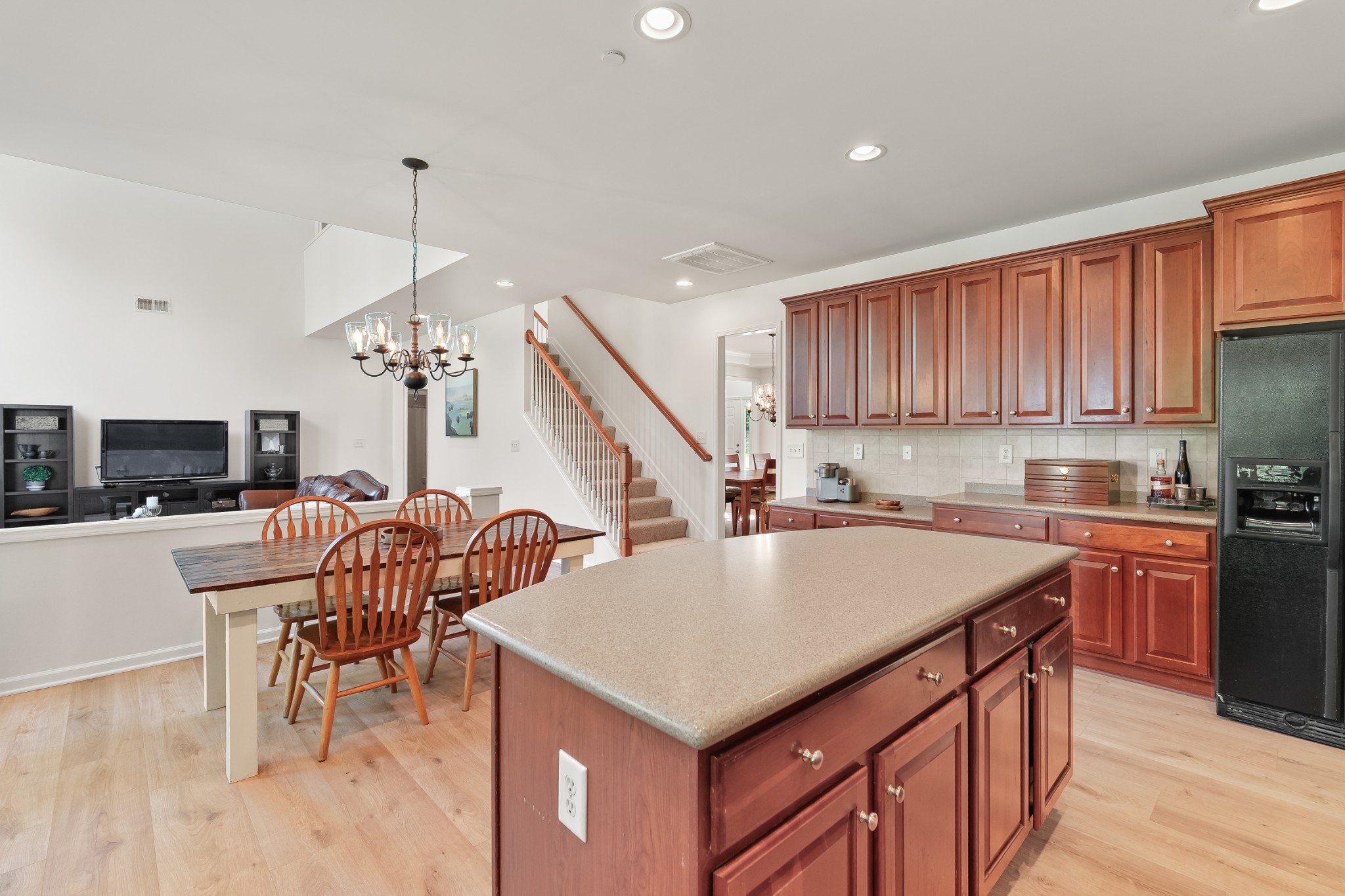 2074 Delaware Dr