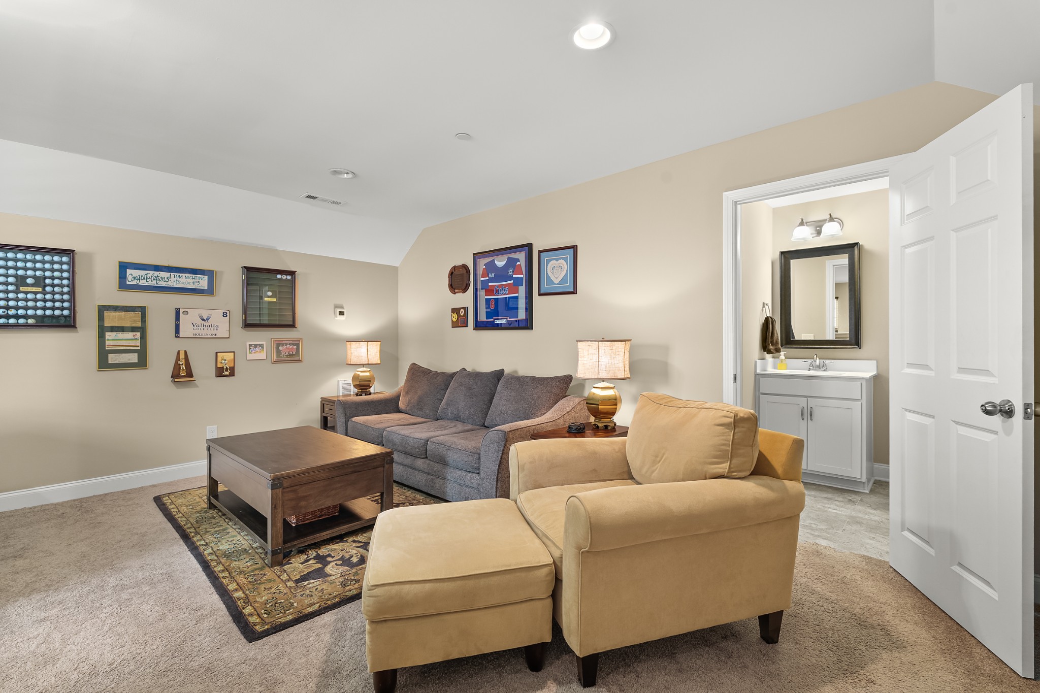 638 Weybridge Dr