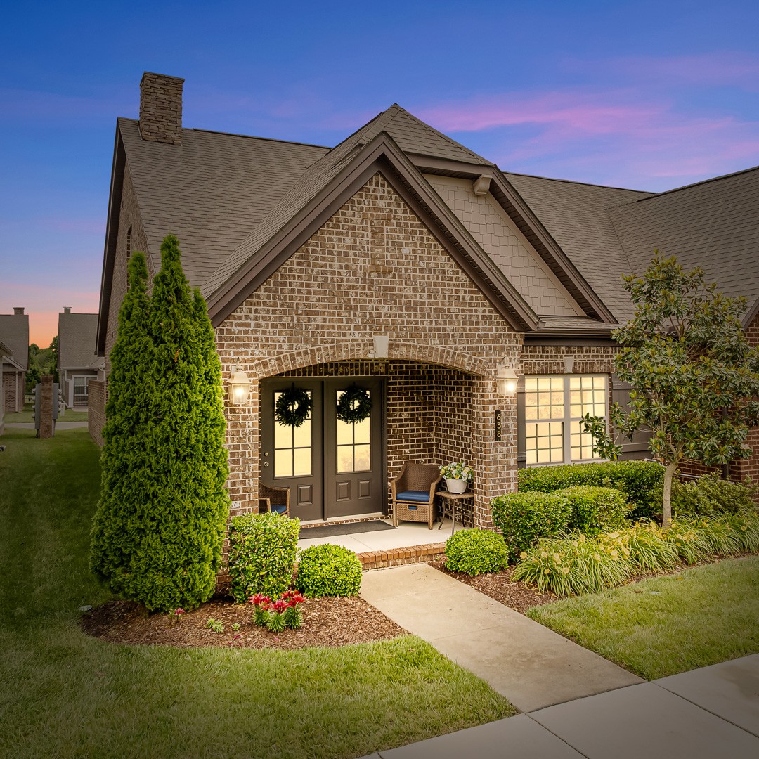 638 Weybridge Dr