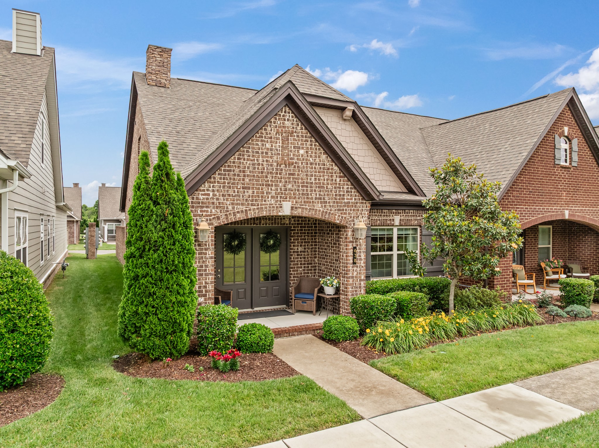 638 Weybridge Dr