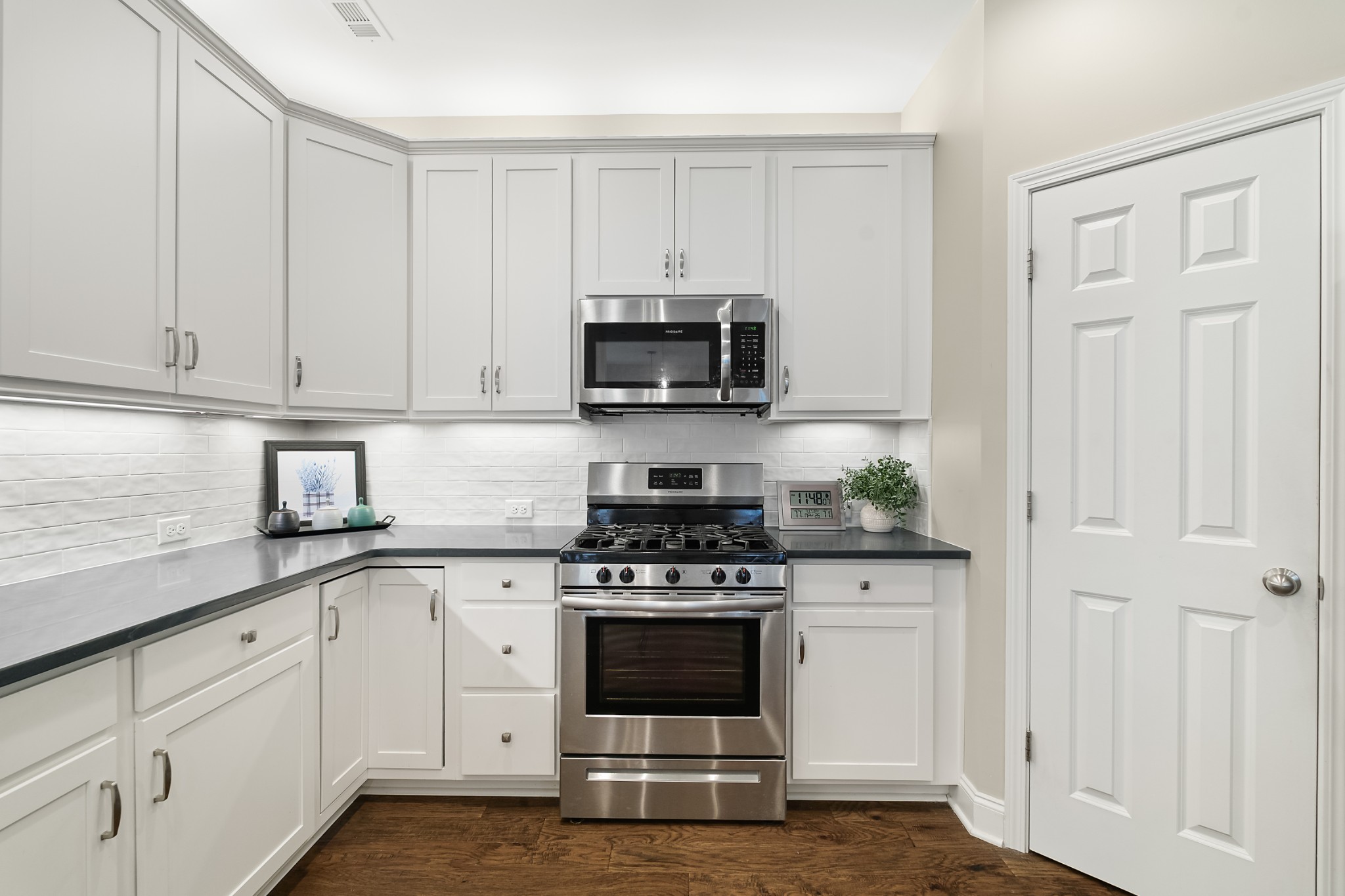 638 Weybridge Dr