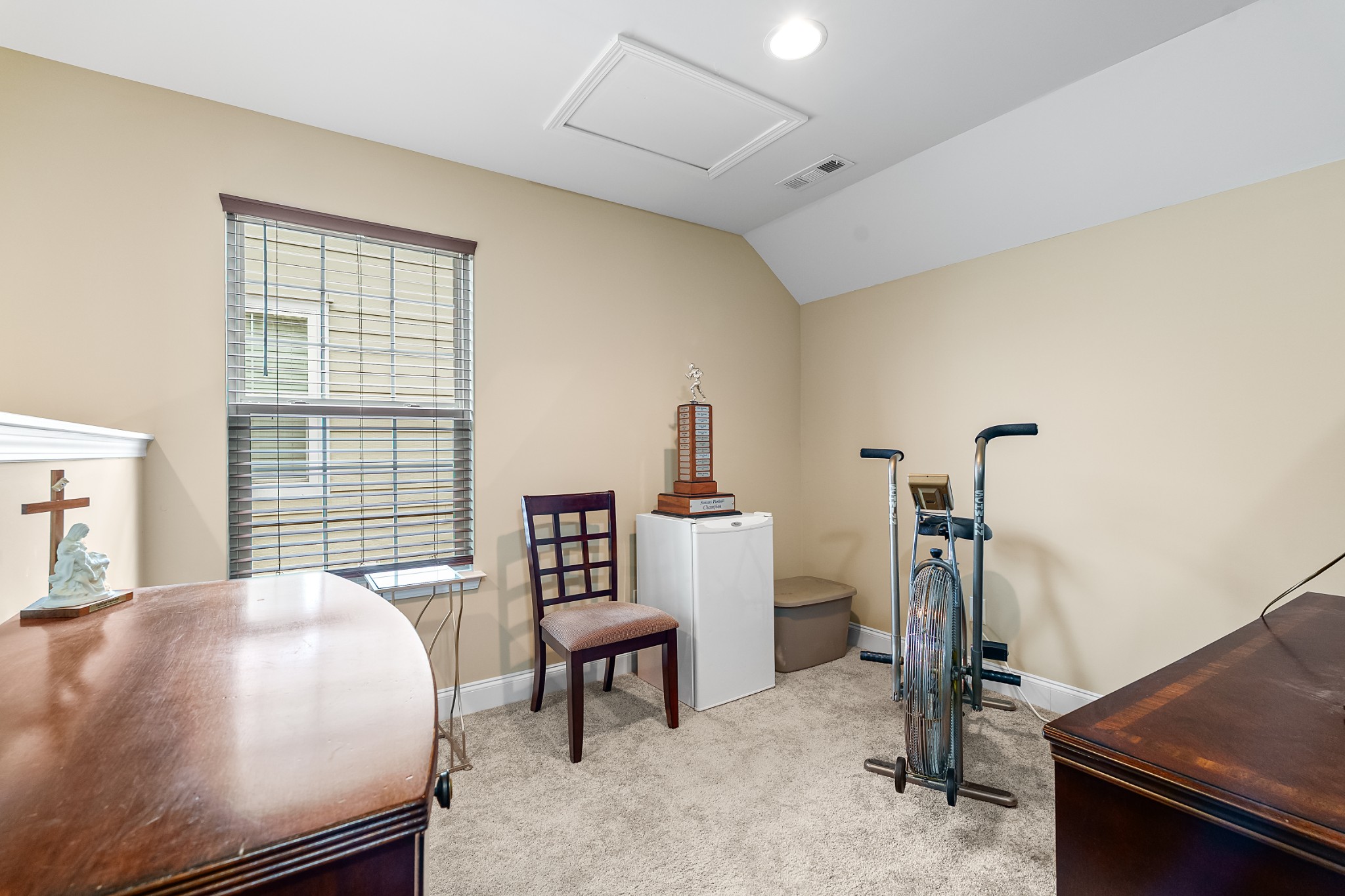 638 Weybridge Dr