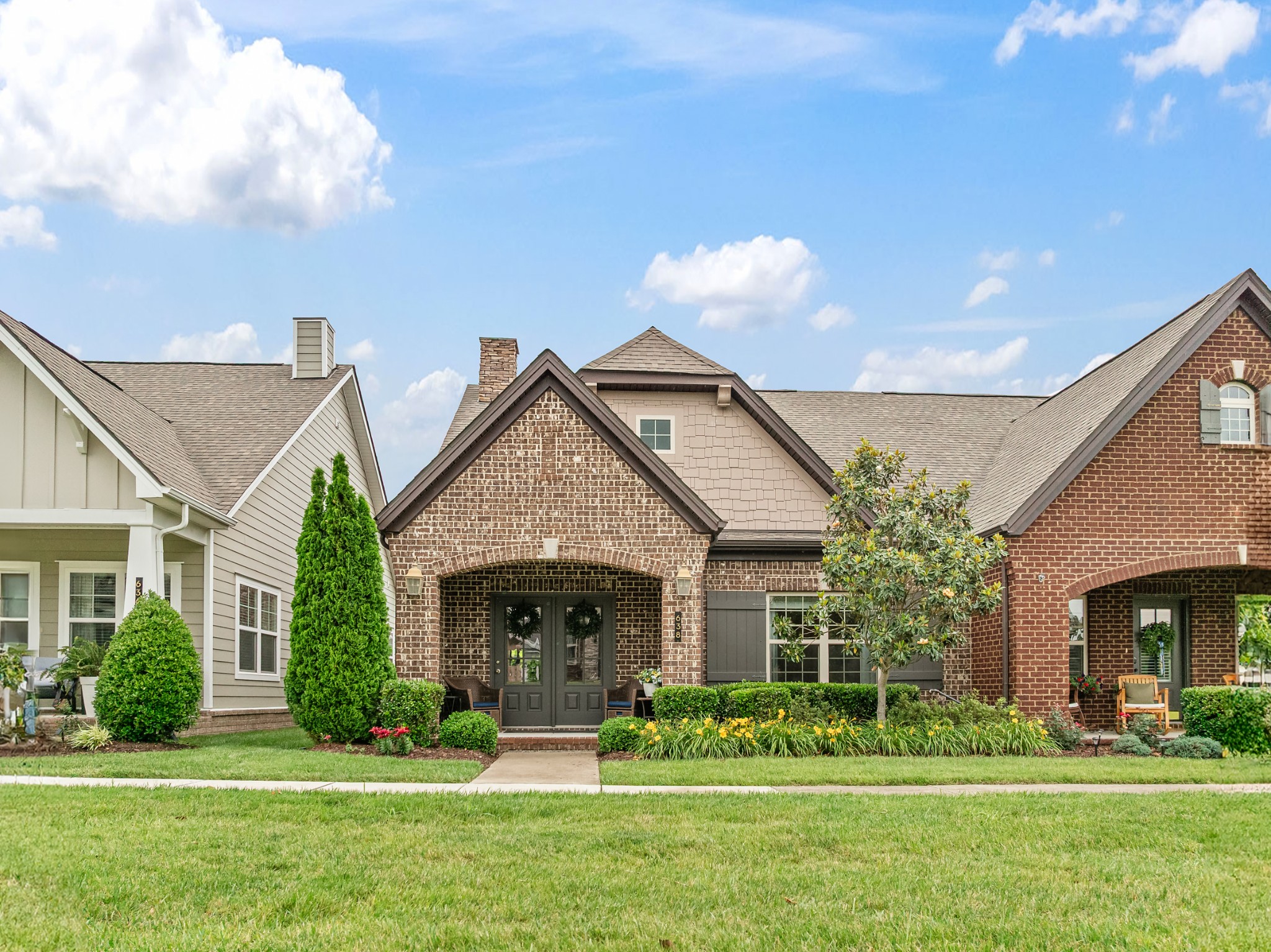 638 Weybridge Dr