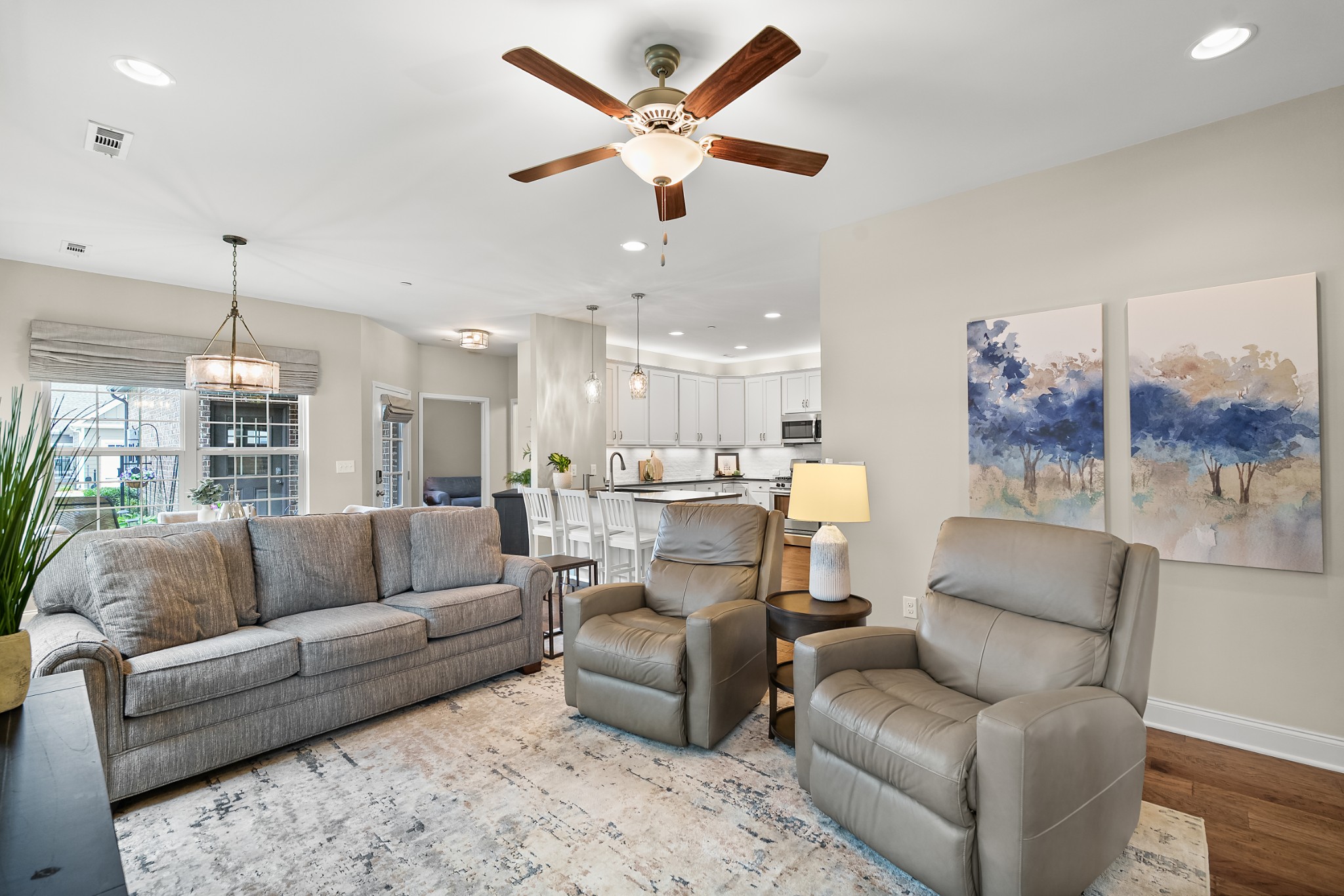 638 Weybridge Dr