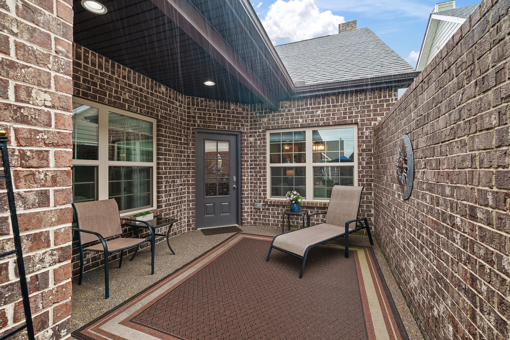 638 Weybridge Dr