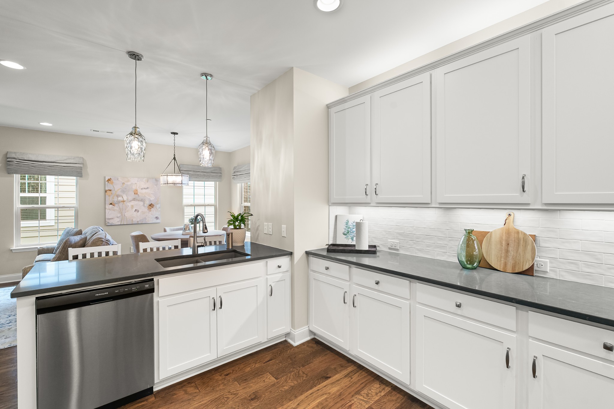 638 Weybridge Dr