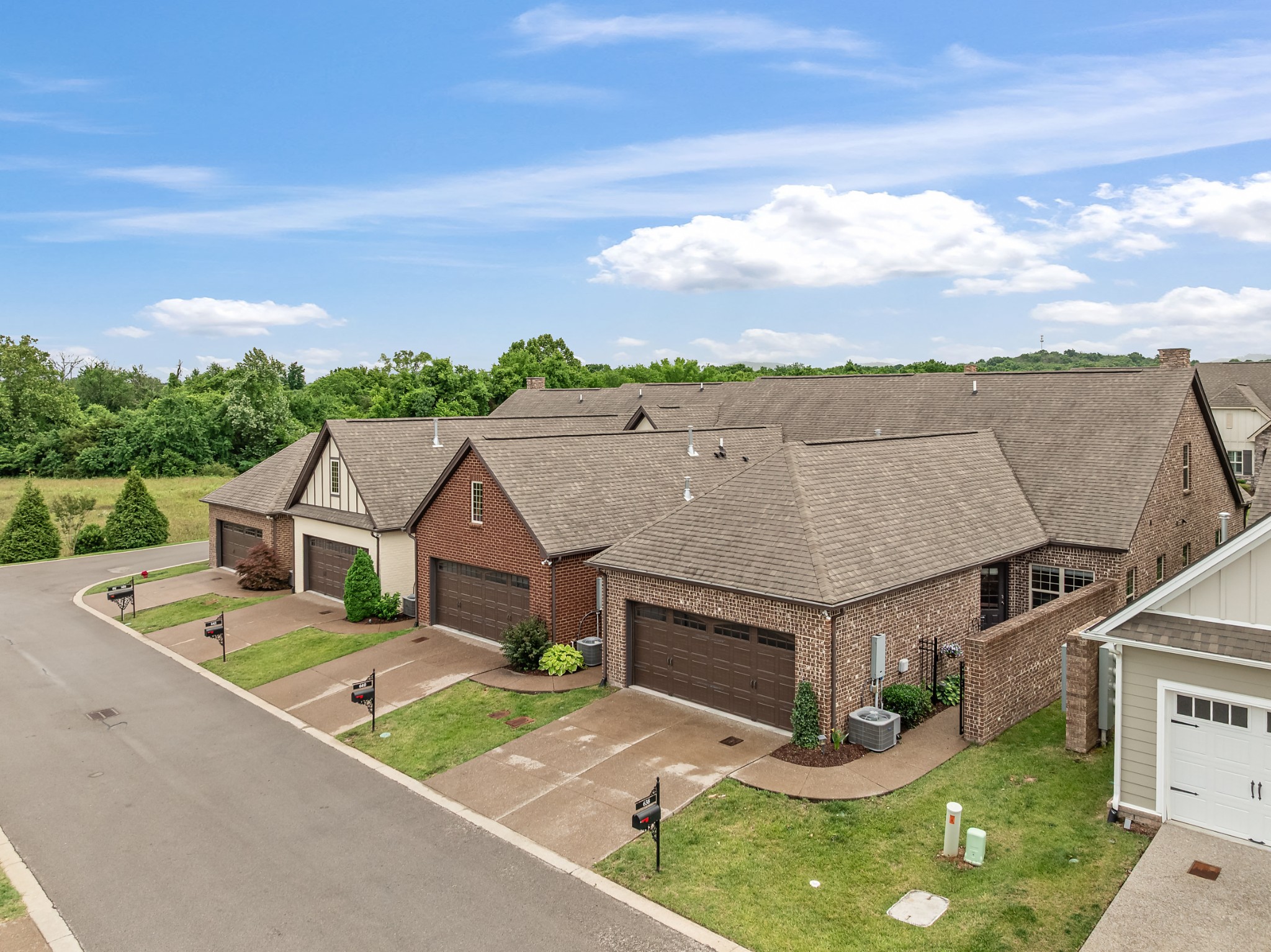 638 Weybridge Dr