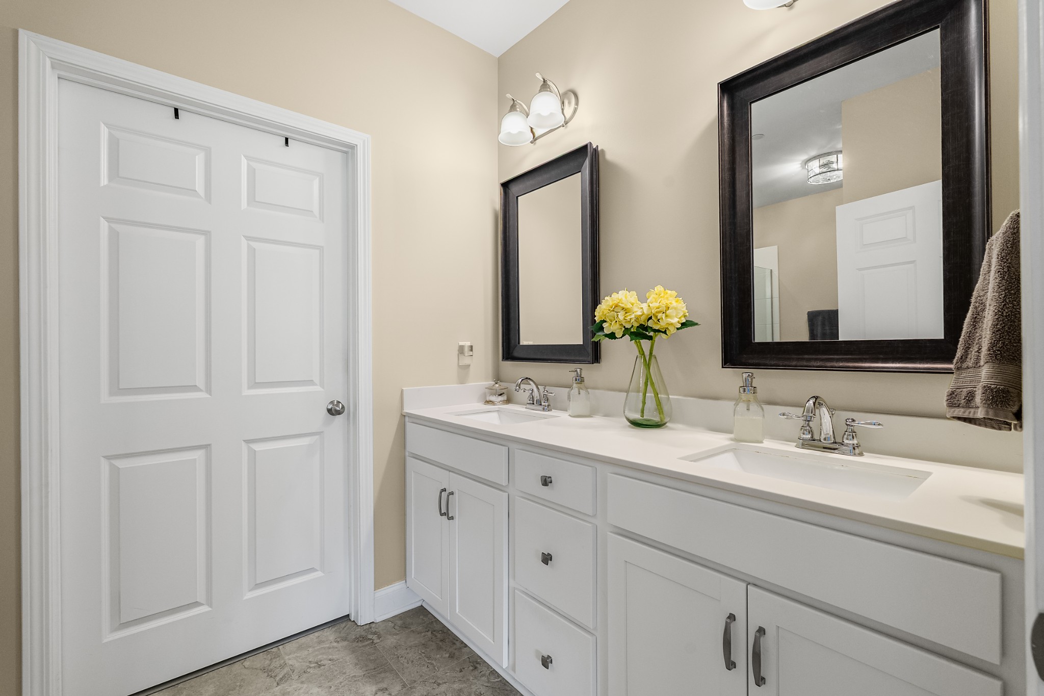638 Weybridge Dr