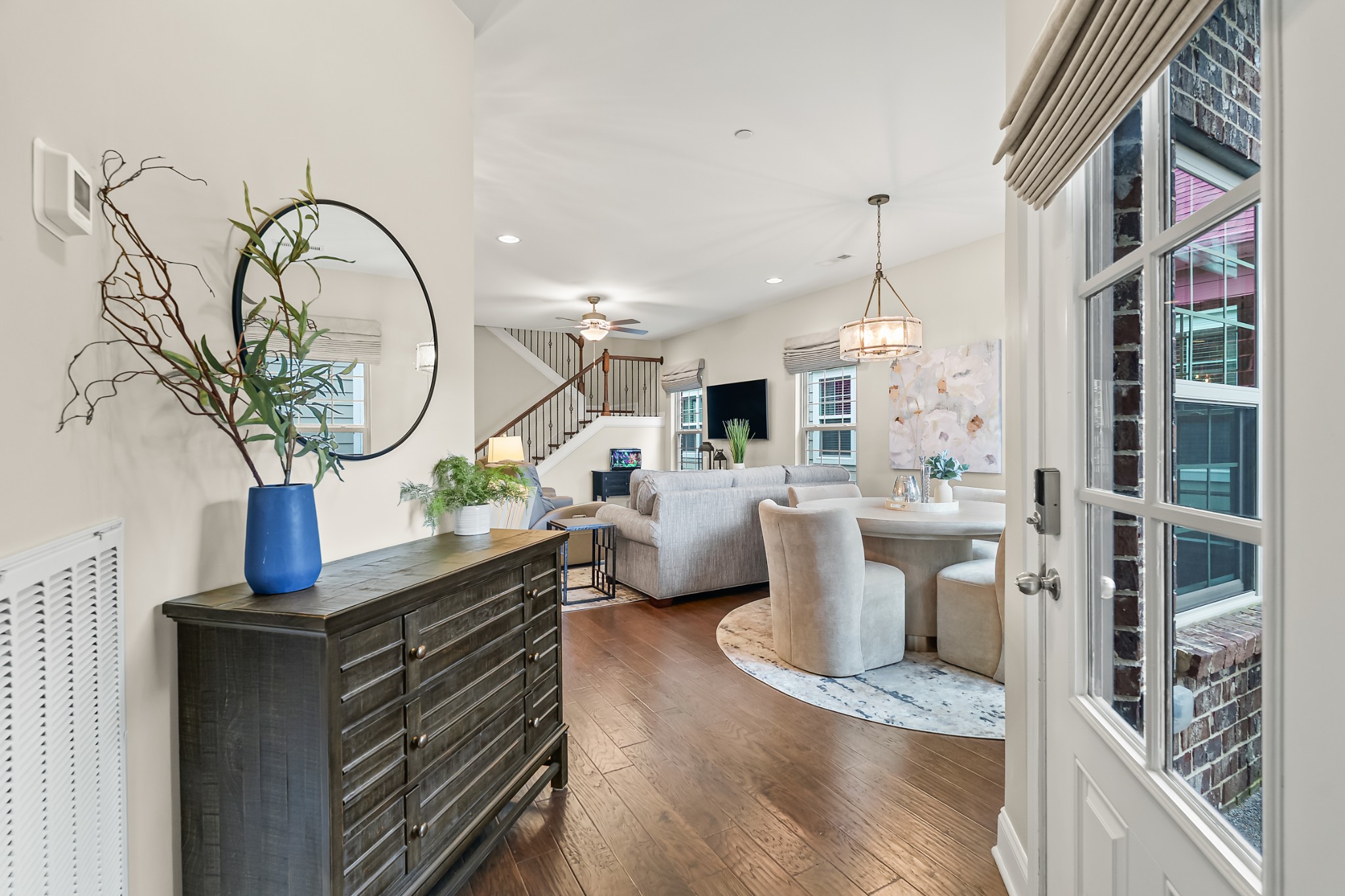 638 Weybridge Dr