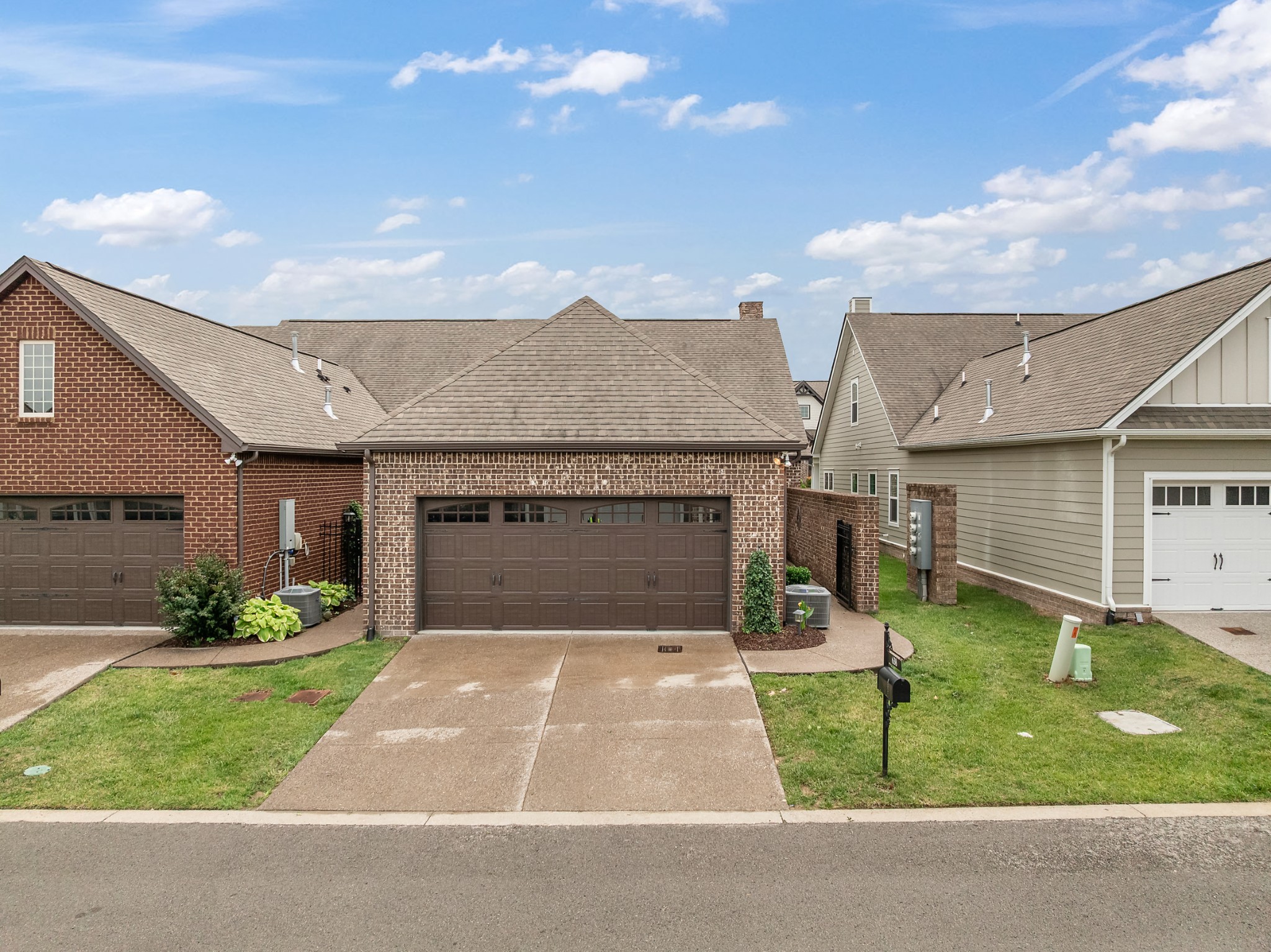 638 Weybridge Dr