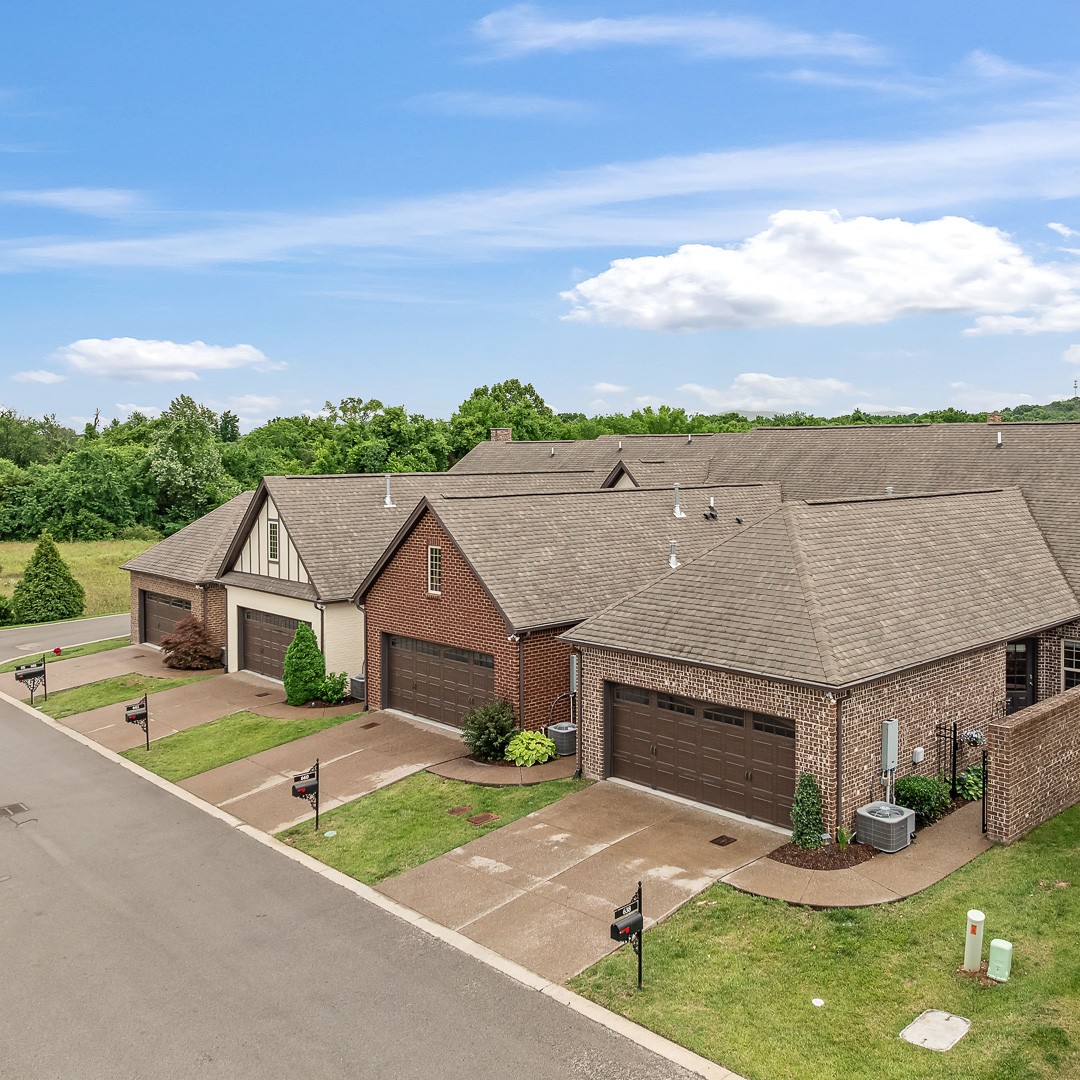 638 Weybridge Dr