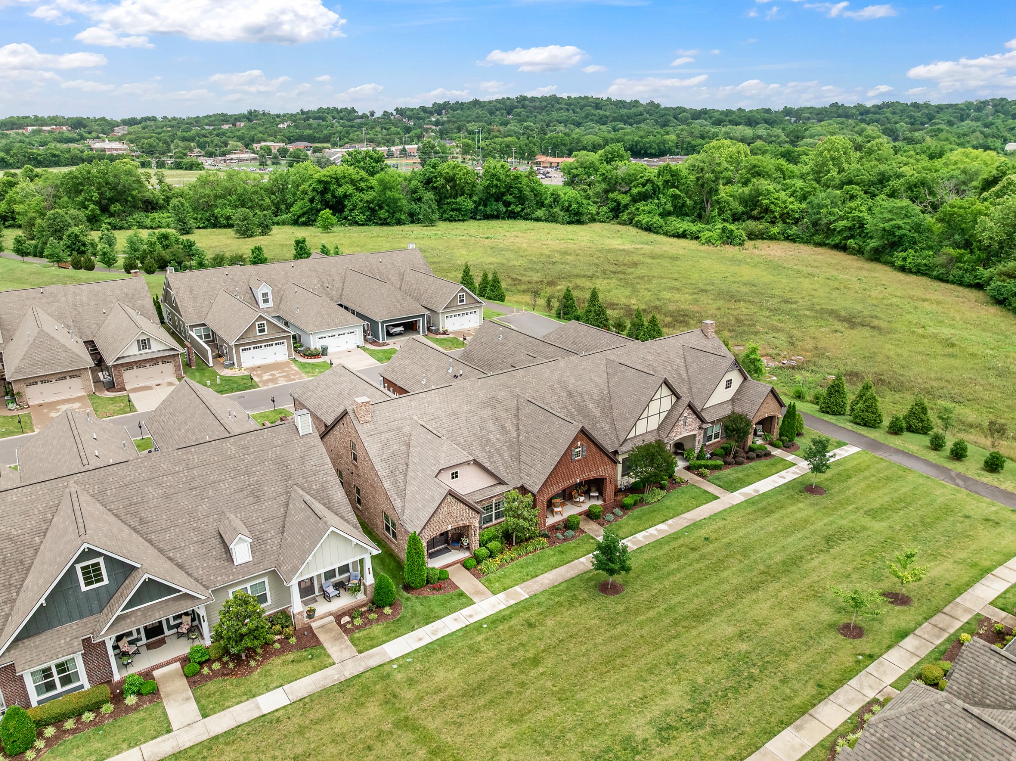 638 Weybridge Dr