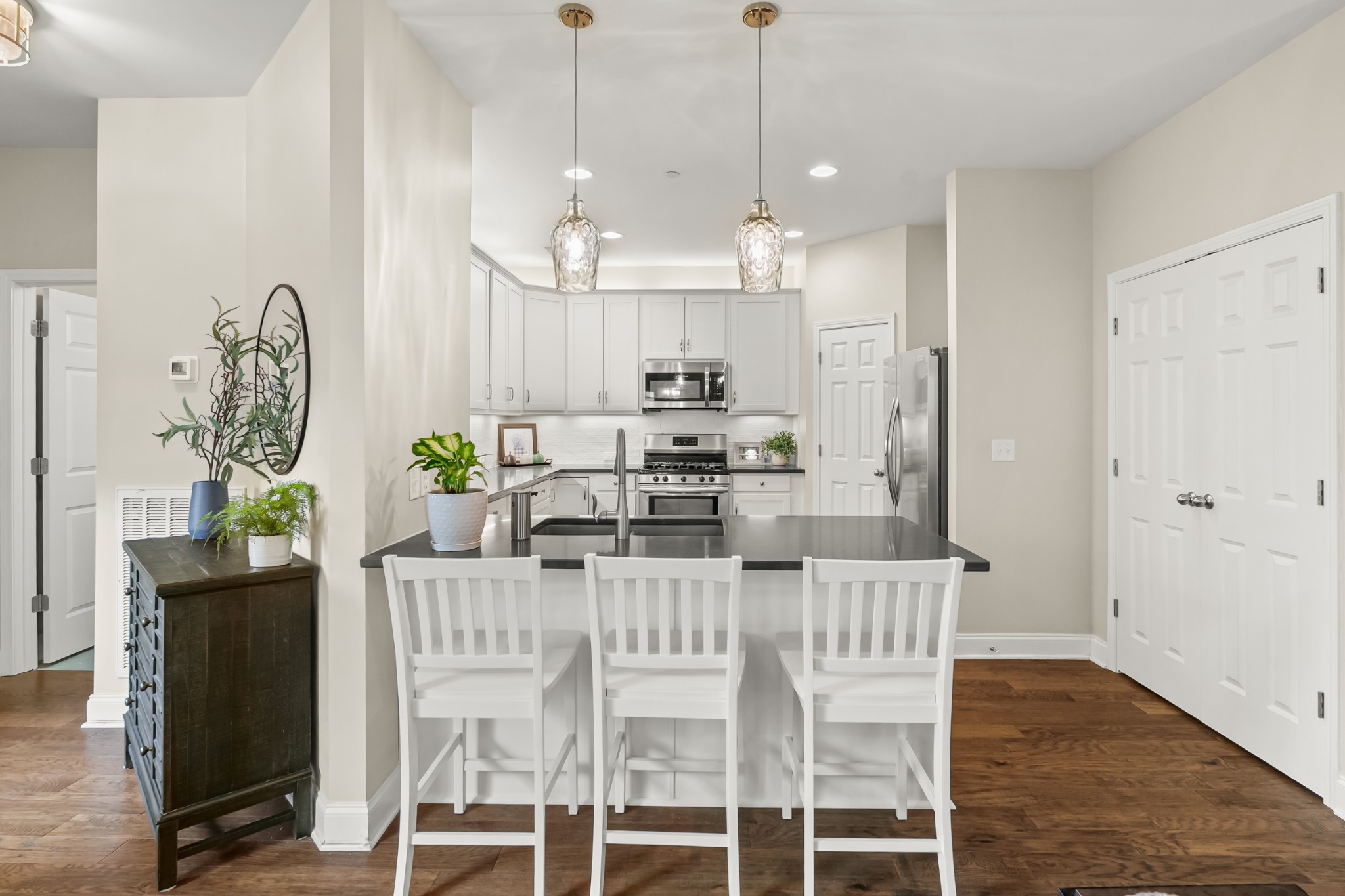 638 Weybridge Dr