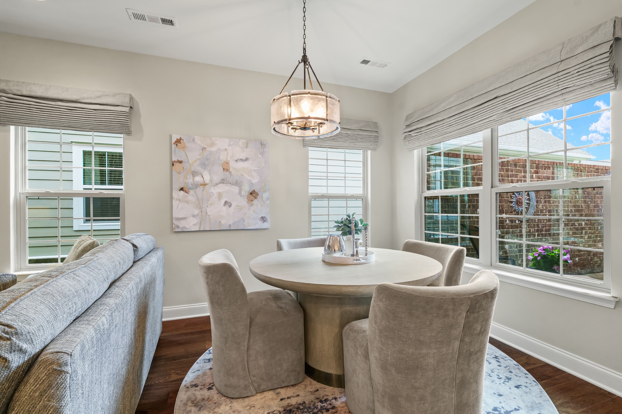 638 Weybridge Dr