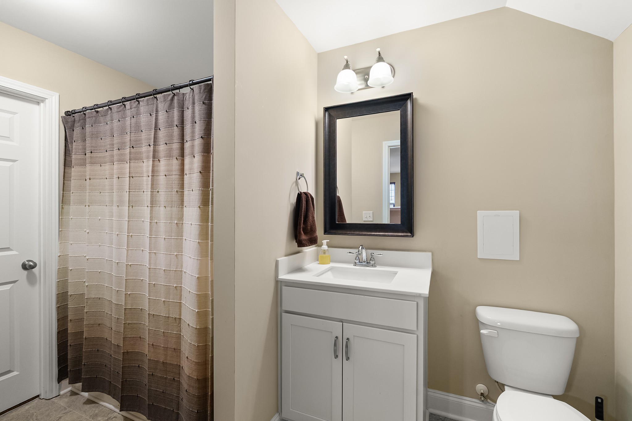 638 Weybridge Dr