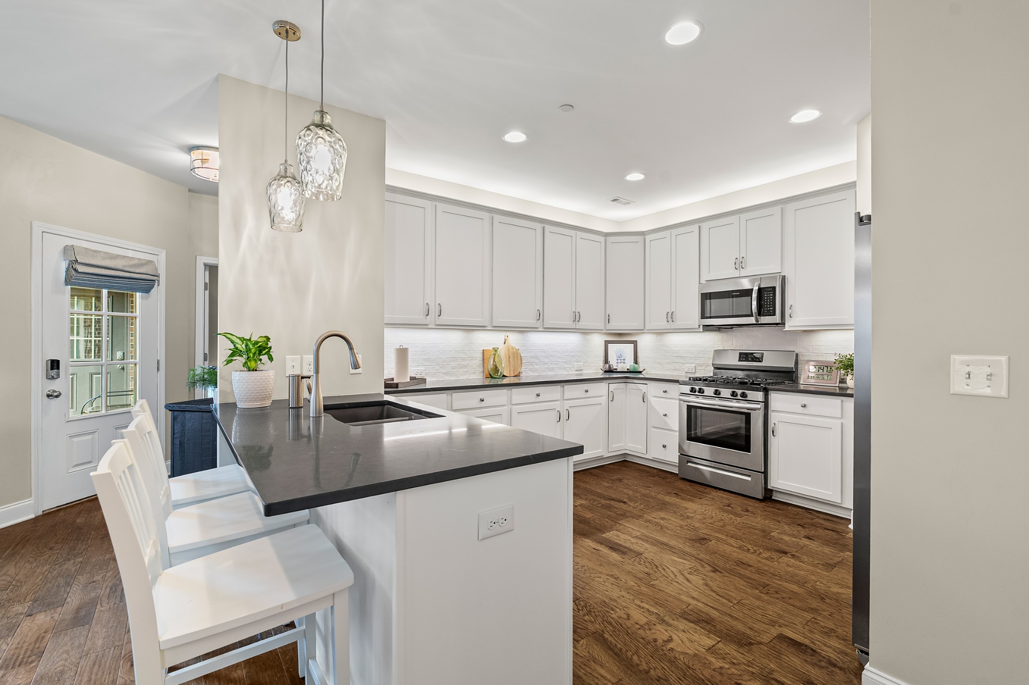 638 Weybridge Dr