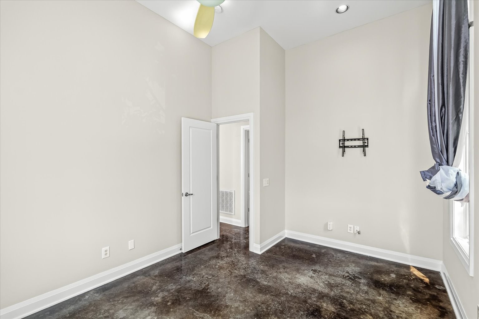 1500 4th Ave, N Unit: 301