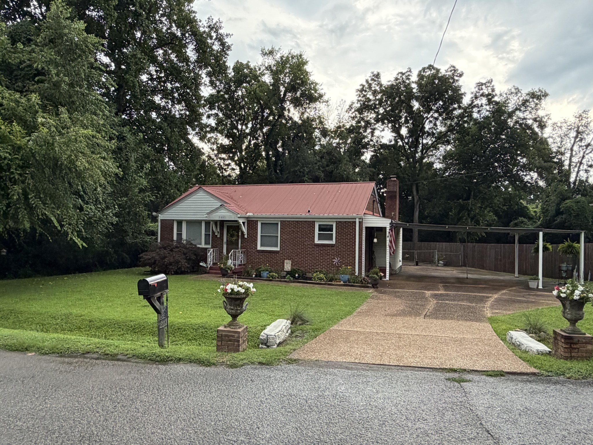 2113 Geneiva Dr