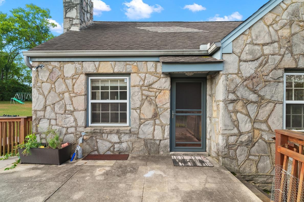 2325 Selma Ave