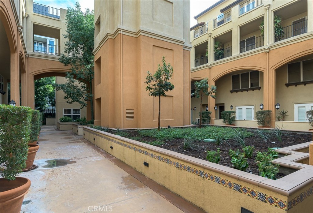 280 N Madison Avenue