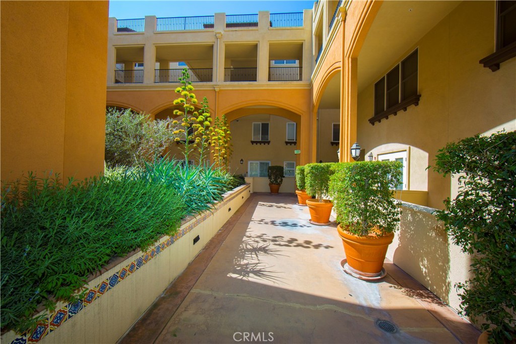 286 N Madison Avenue 103