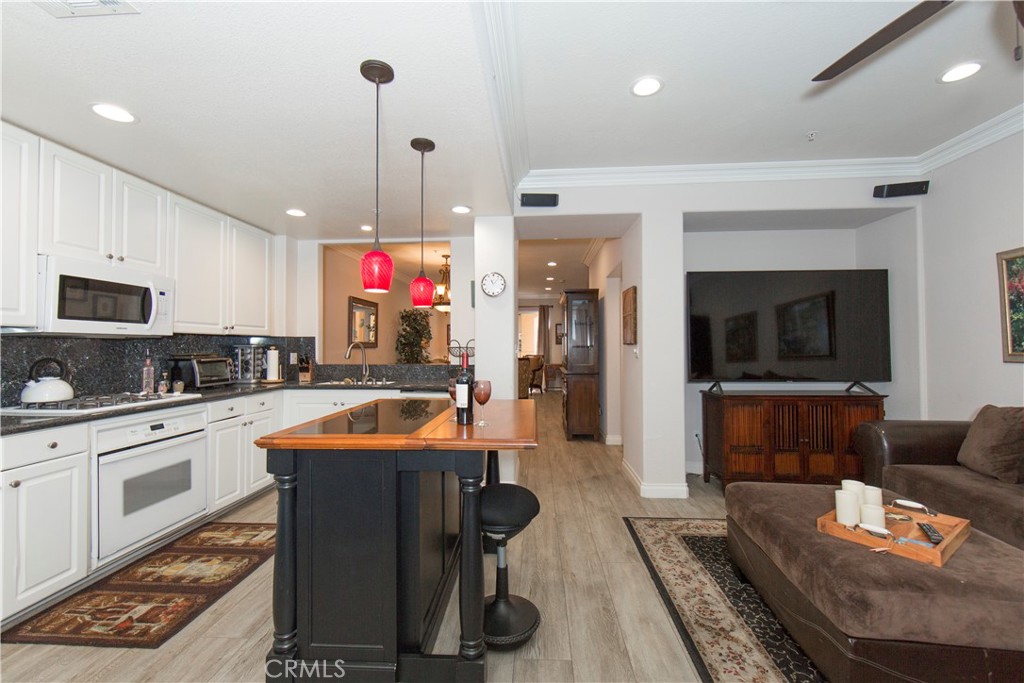 286 N Madison Avenue 103