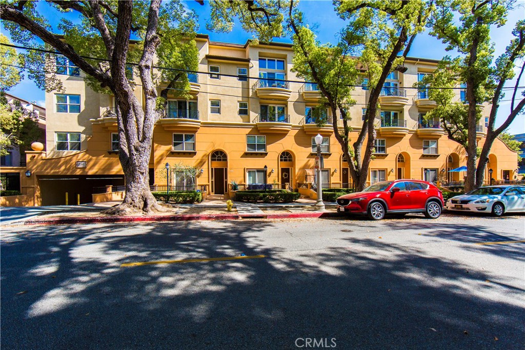 286 N Madison Avenue 103