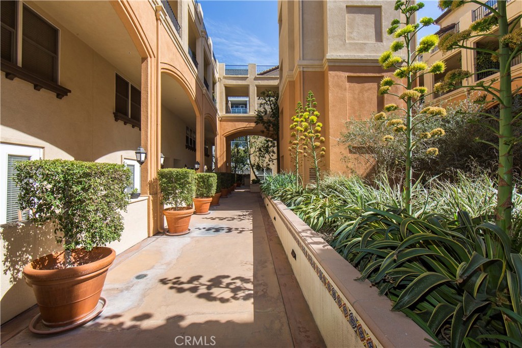 286 N Madison Avenue 103