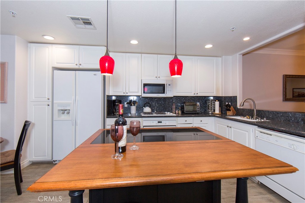 286 N Madison Avenue 103