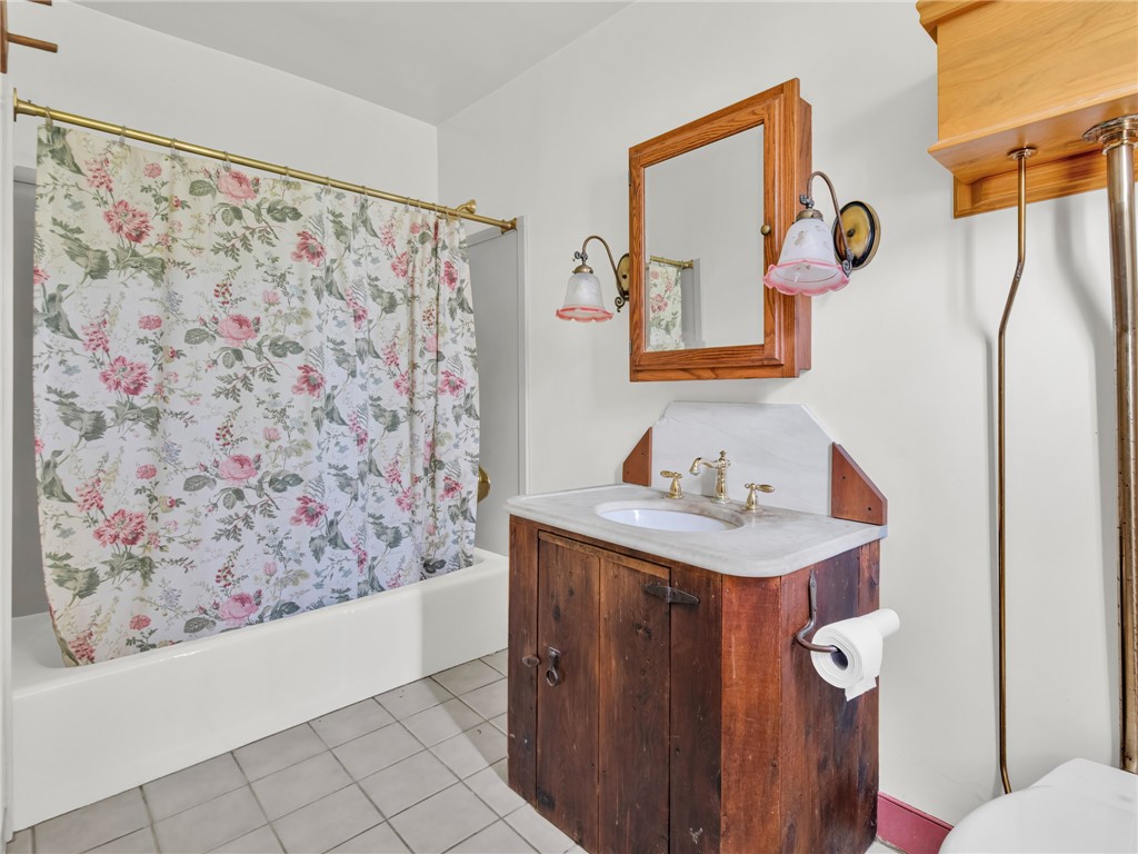 383 Putnam Pike