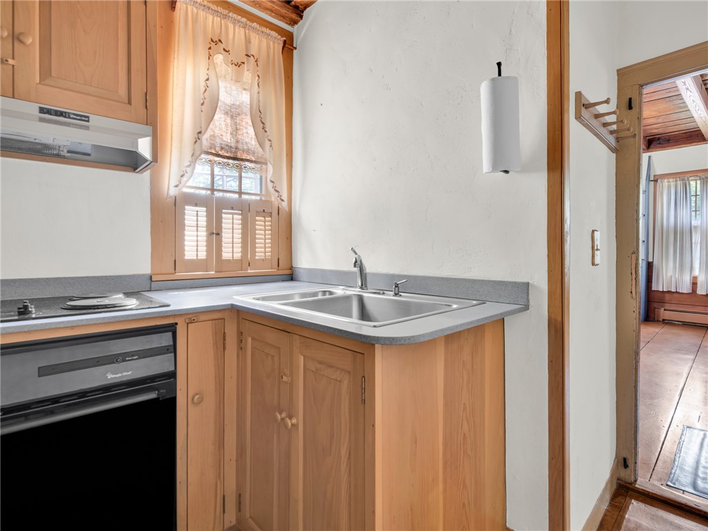 383 Putnam Pike