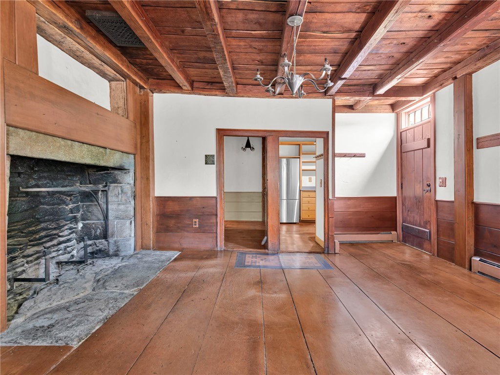 383 Putnam Pike