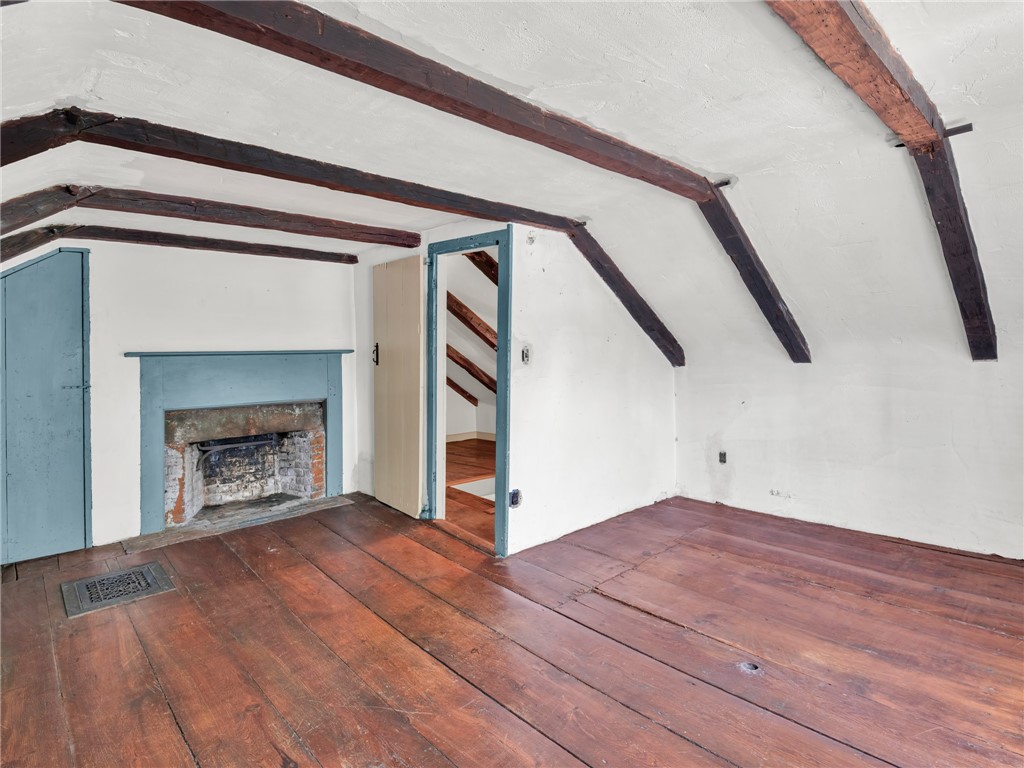 383 Putnam Pike