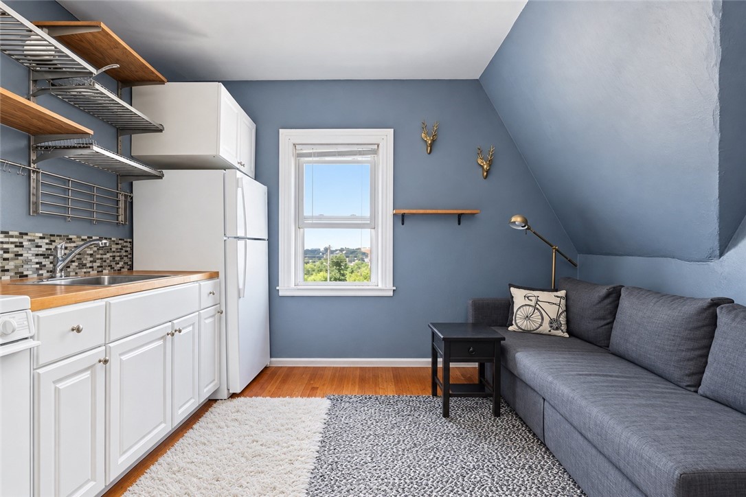 5 Hillside Avenue