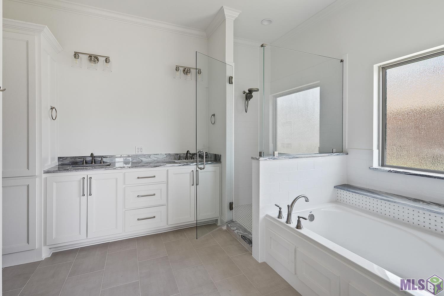 6995 Rue Papillon