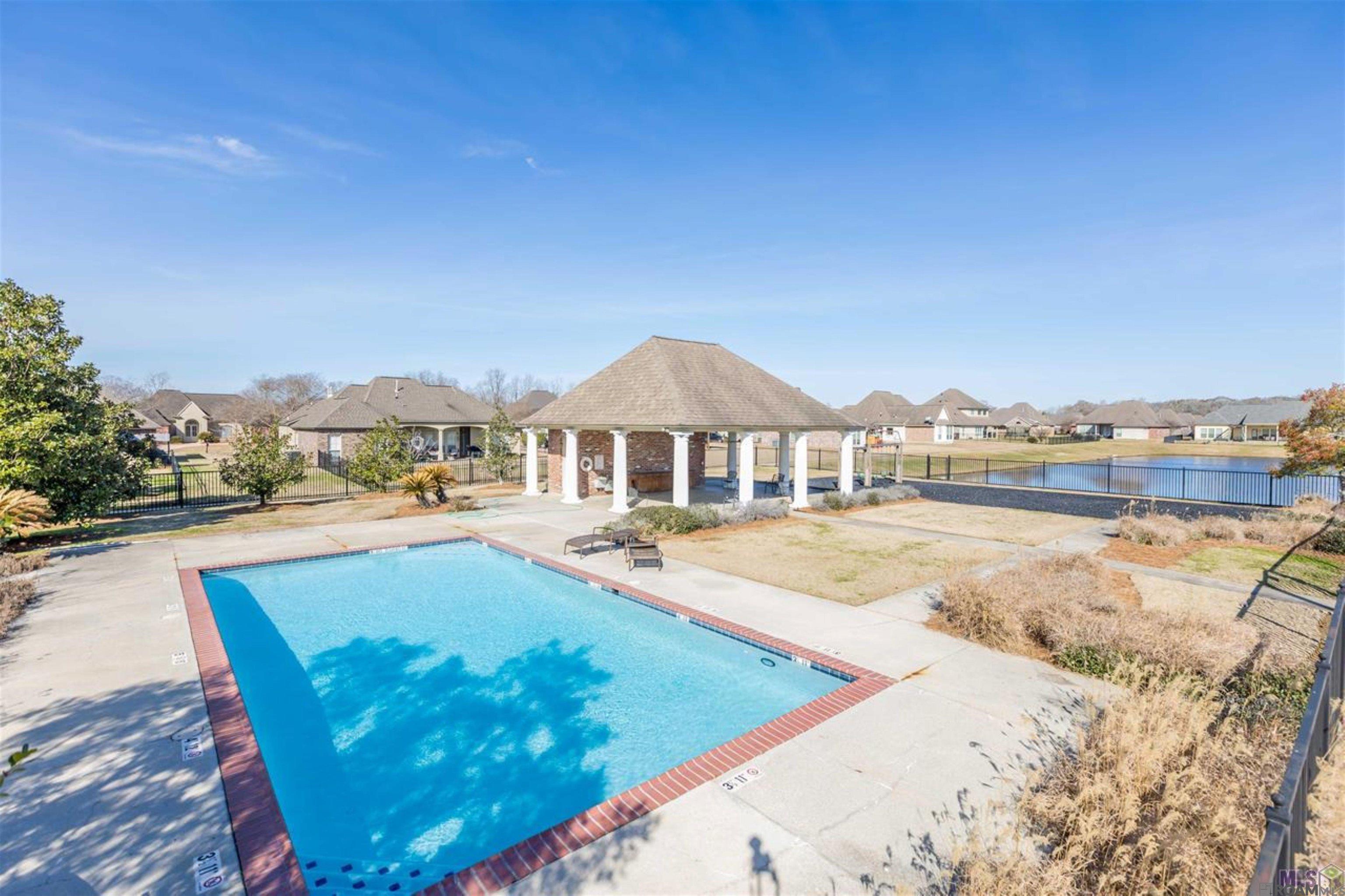 7097 Lakecrest Dr