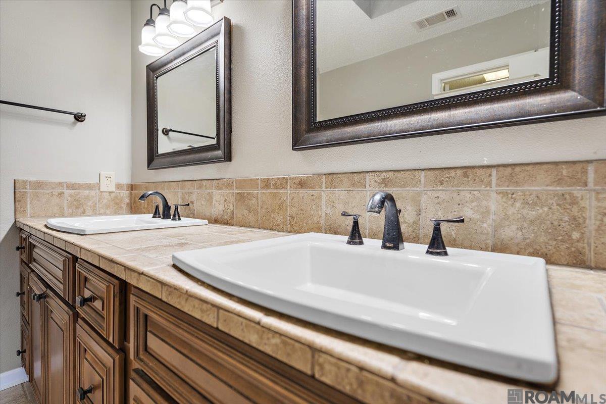 1452 W Fairview Dr