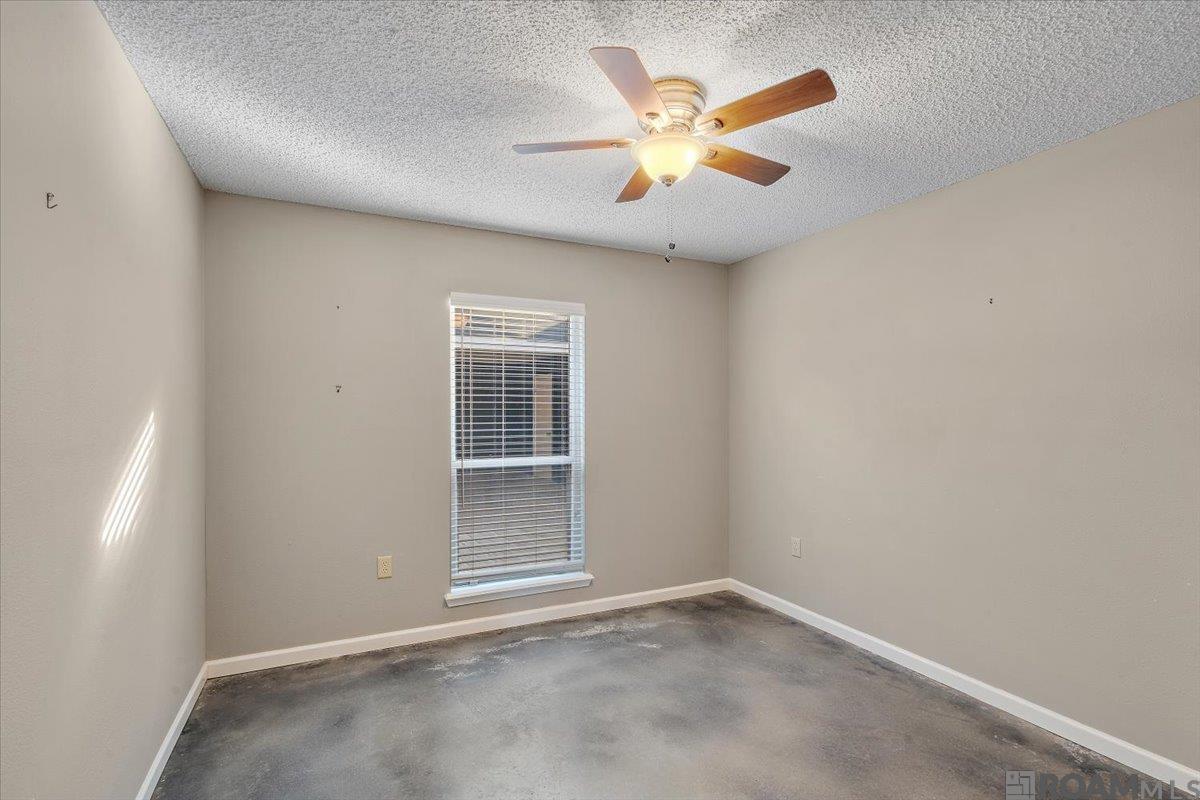 1452 W Fairview Dr