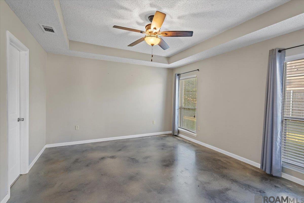 1452 W Fairview Dr