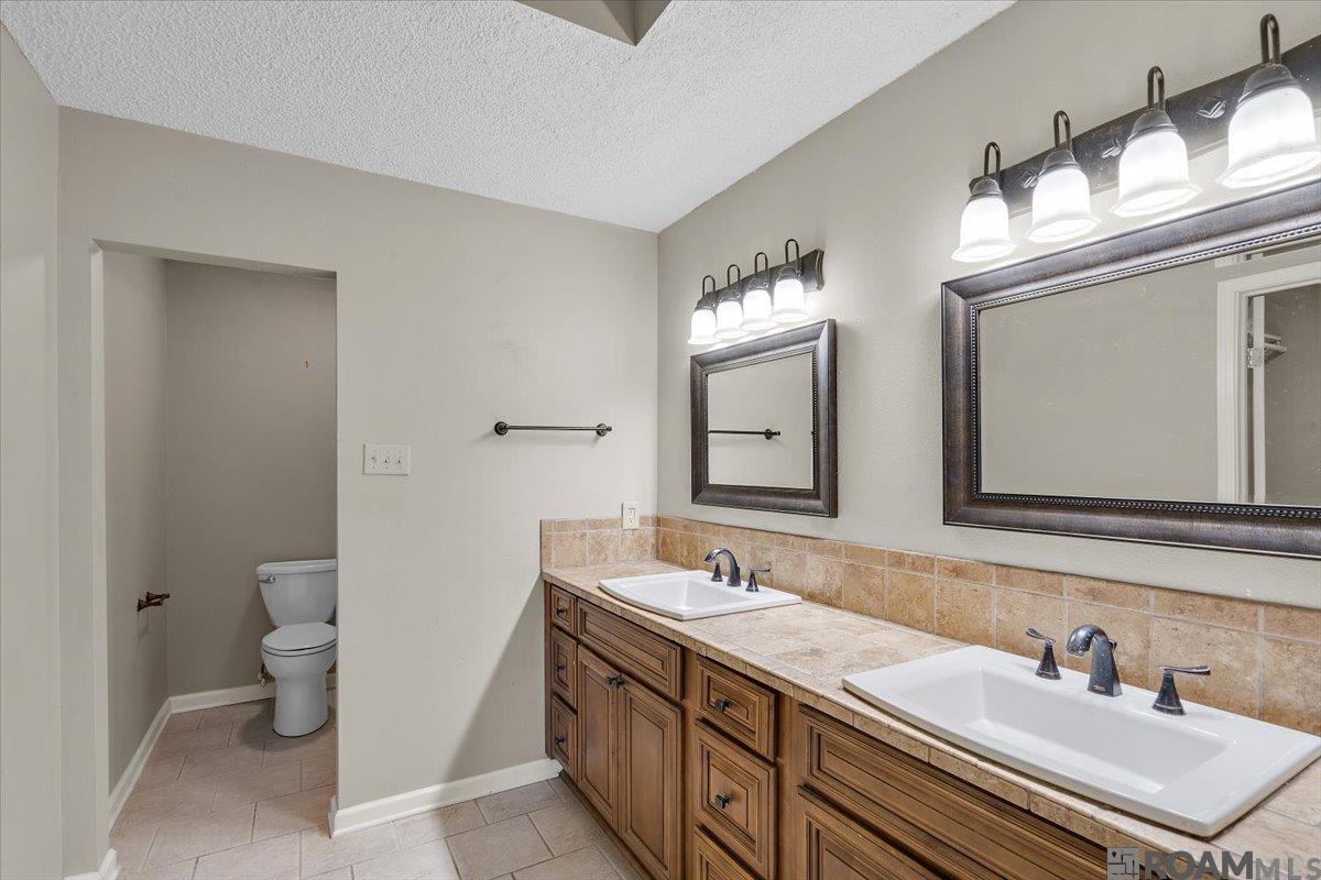 1452 W Fairview Dr