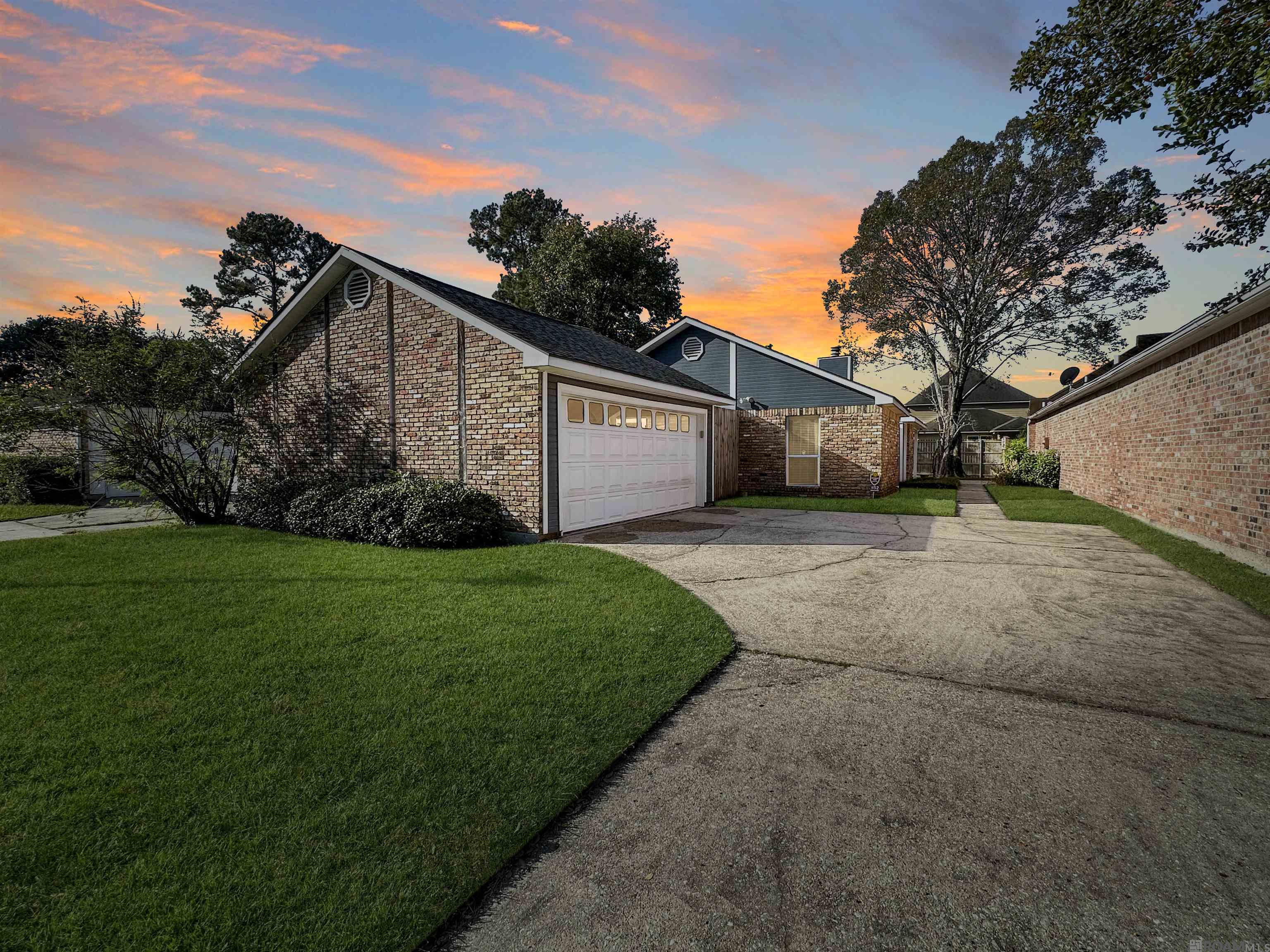 1452 W Fairview Dr